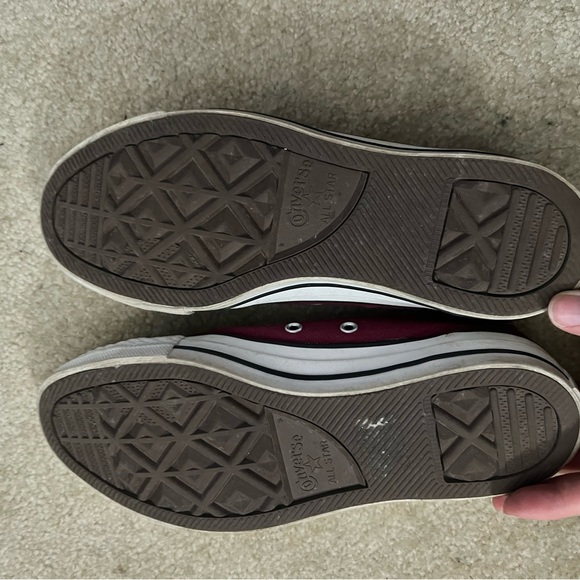 Women’s Maroon Converse Size 7.5 - Picture 2 of 4